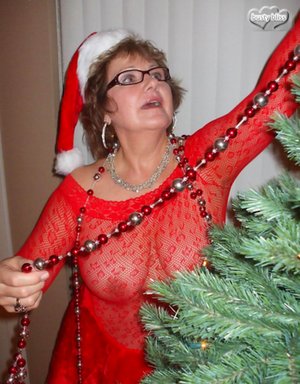 TAC Amateurs are excited to present you with a xxx photo gallery showcasing Busty Bliss in blowing cock scene