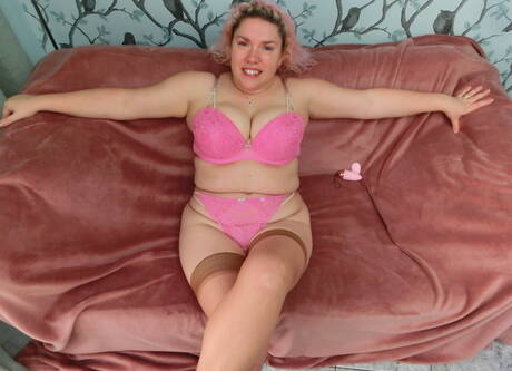 TAC Amateurs pleased to share with you a free picture gallery with Barby in sex with dildo