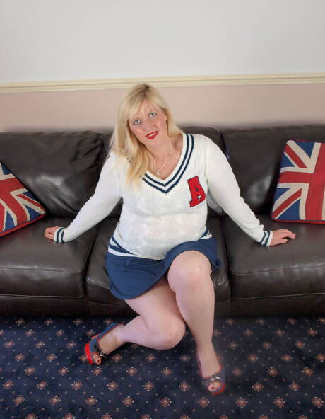 TAC Amateurs are proud to present you with xxx pics featuring Samantha in butt fuck